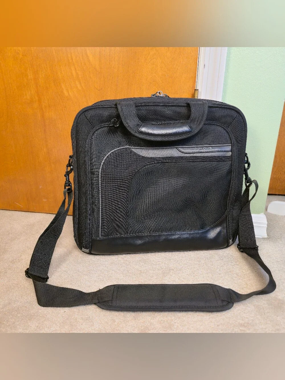 Targus Zip-Through Mobile Elite Laptop Case Black,  Top load 15.4